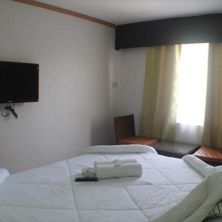Oyo 621 De Loro Inn Puerto Princesa Ngoại thất bức ảnh