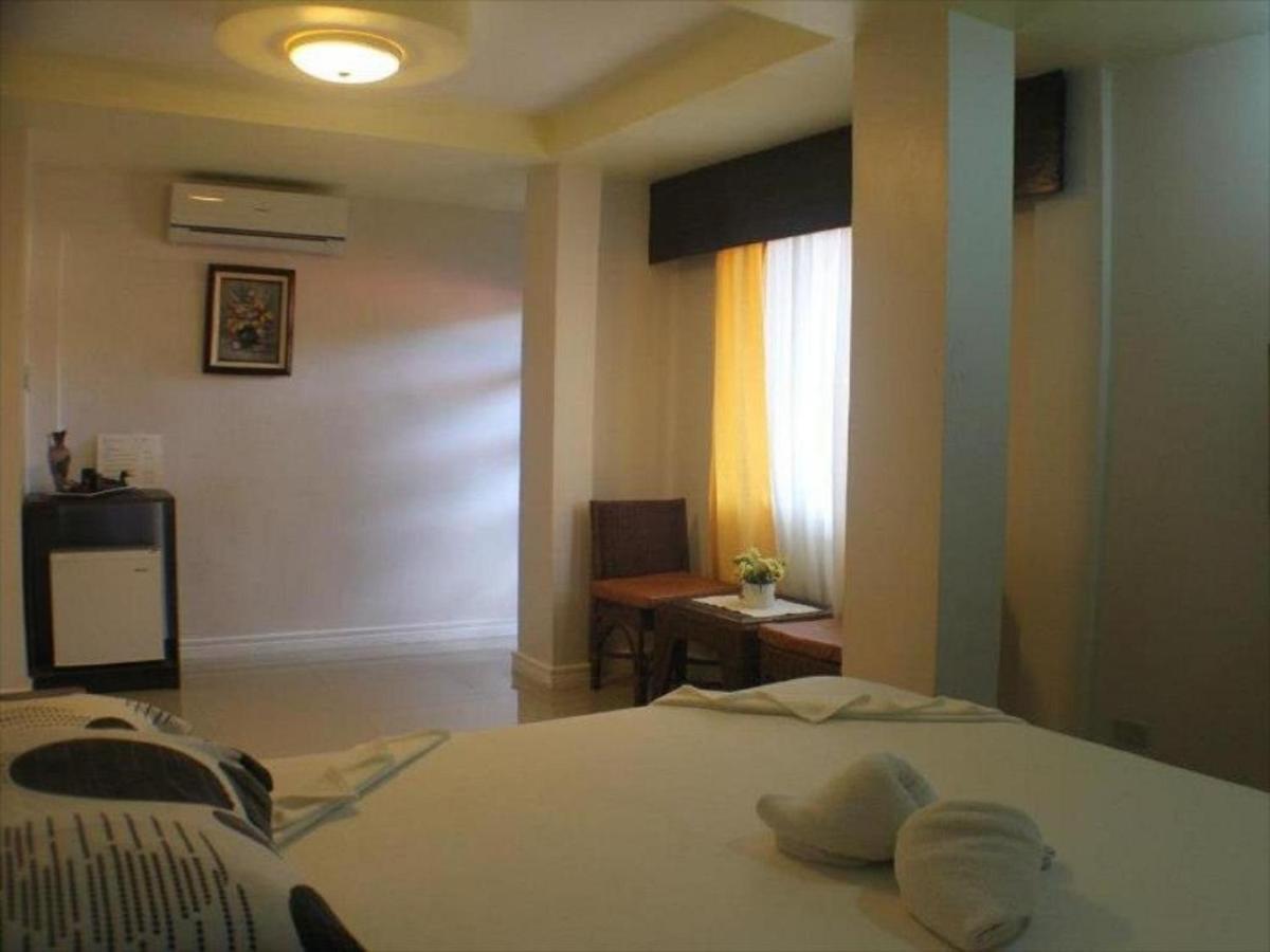 Oyo 621 De Loro Inn Puerto Princesa Ngoại thất bức ảnh